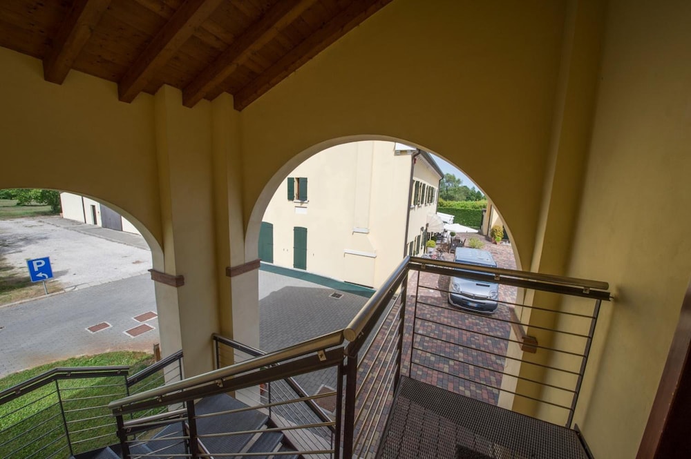hotel venice resort airport