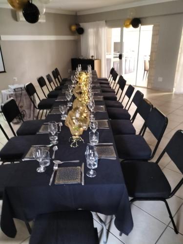 oaklands inn and conference centre