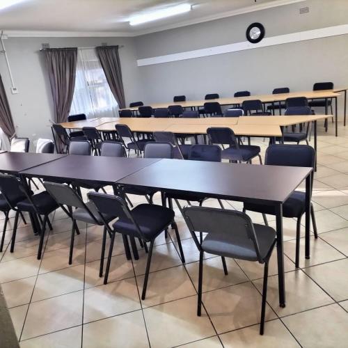 oaklands inn and conference centre