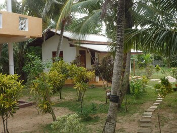 beach lagoon guesthouse