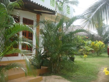 beach lagoon guesthouse