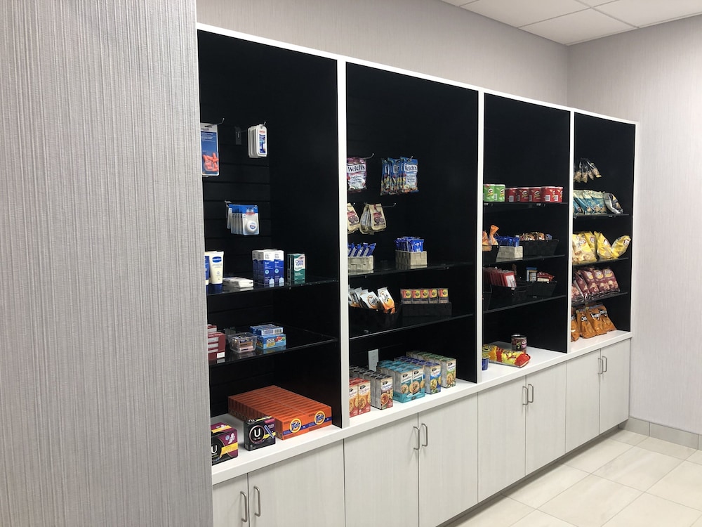 holiday inn express and suites halifax airport by ihg