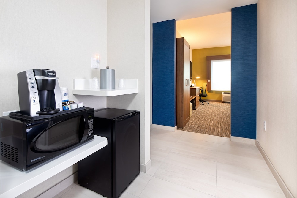 holiday inn express and suites halifax airport by ihg