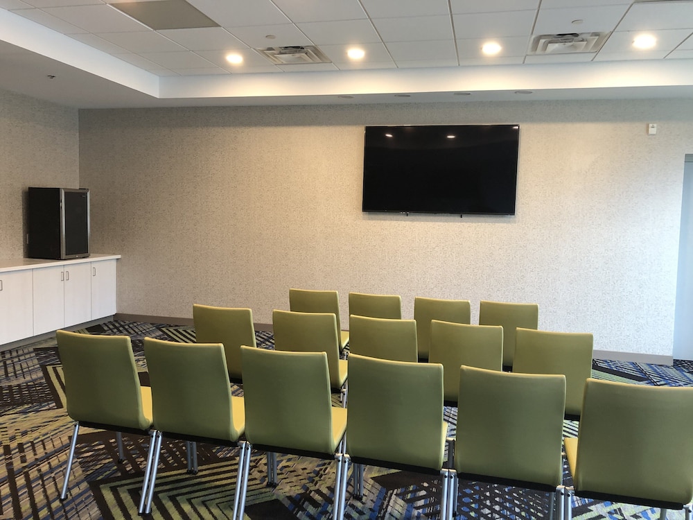 holiday inn express and suites halifax airport by ihg