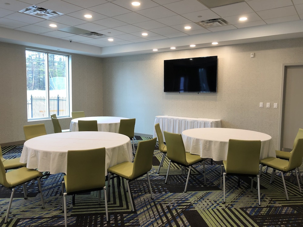 holiday inn express and suites halifax airport by ihg