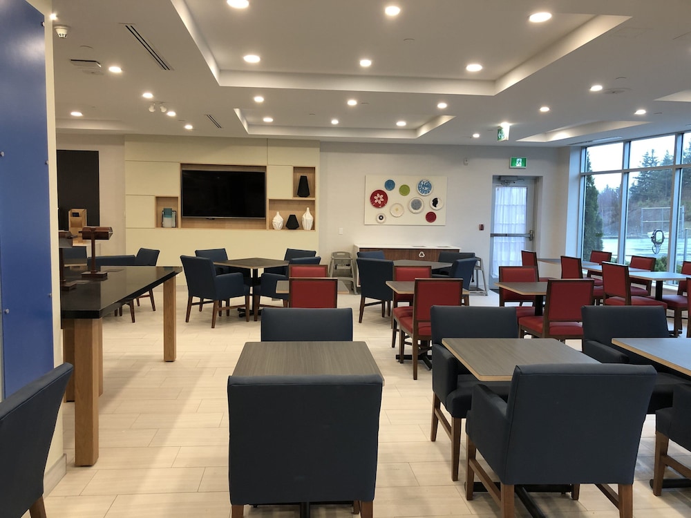 holiday inn express and suites halifax airport by ihg