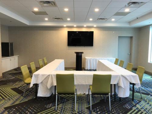 holiday inn express and suites halifax airport by ihg