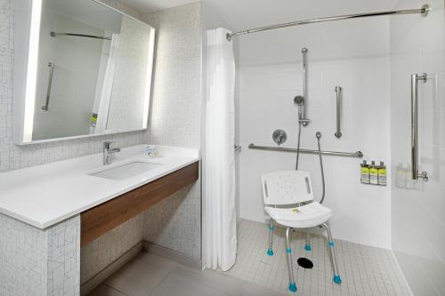 holiday inn express and suites halifax airport by ihg