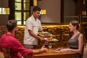 r degrees ambalangoda