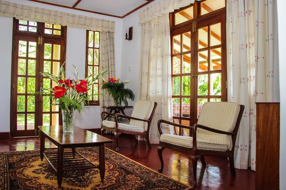 hatale mini worlds end bungalow