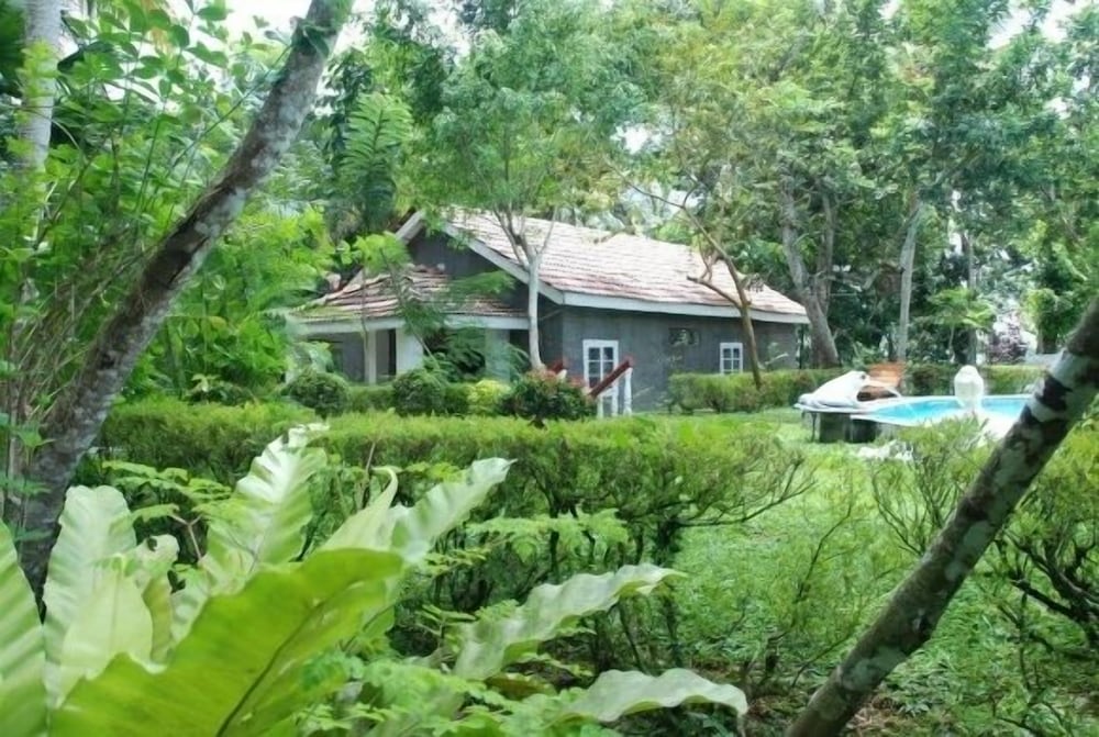 the bungalow at pantiya estate