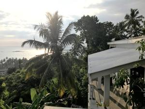 laras place unawatuna