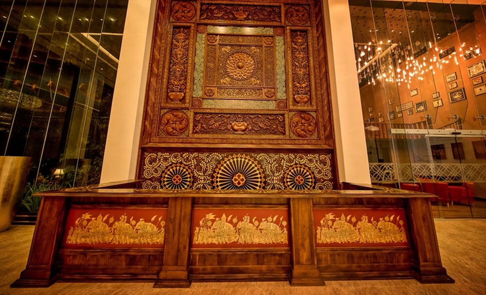 the golden crown hotel