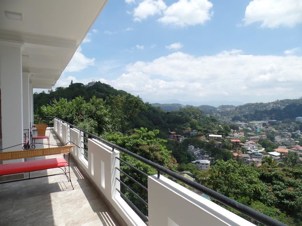 kandyan bluestar villa