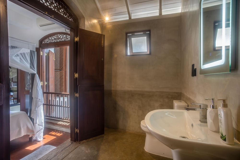 villa aurora galle fort