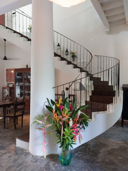 villa aurora galle fort