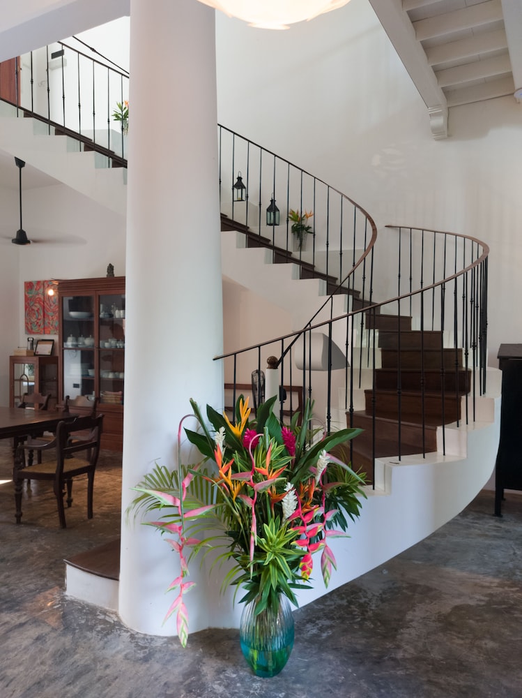 villa aurora galle fort