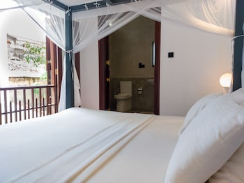 villa aurora galle fort