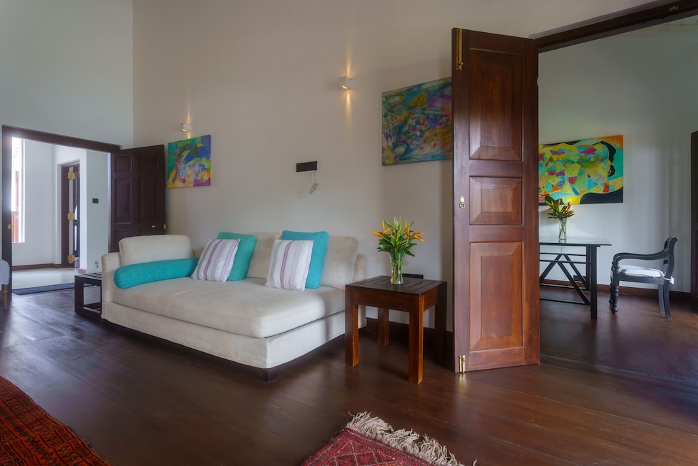 villa aurora galle fort
