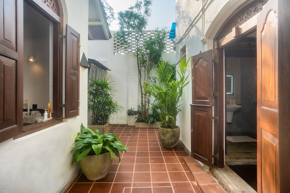 villa aurora galle fort