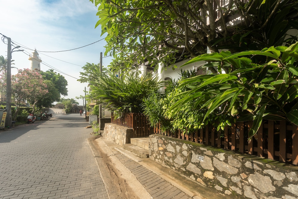 villa aurora galle fort