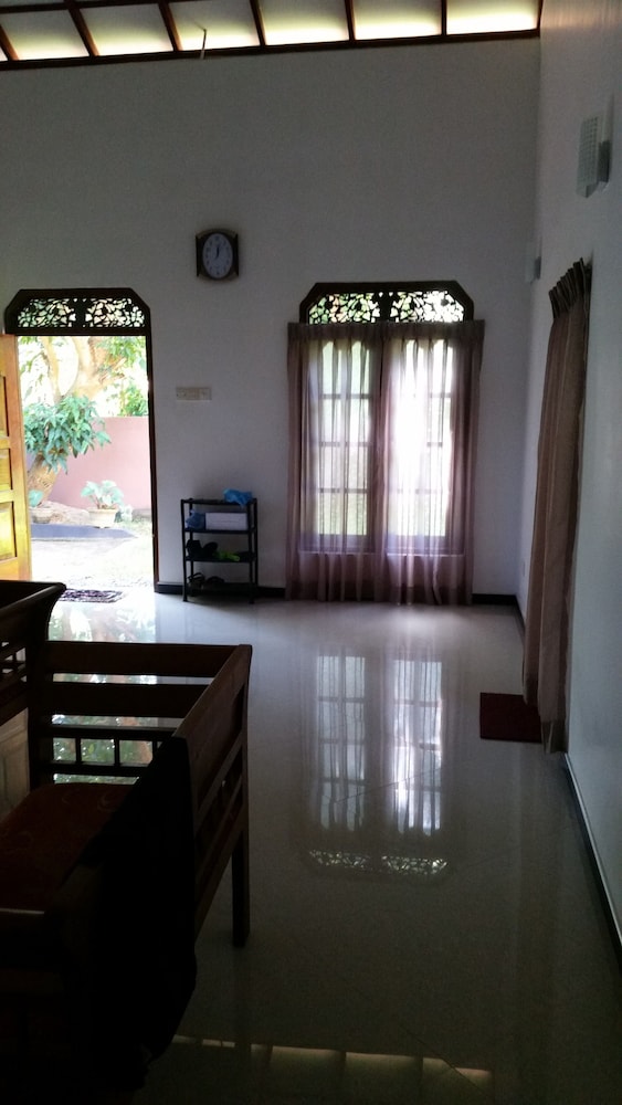 srilusa home stay hikkaduwa
