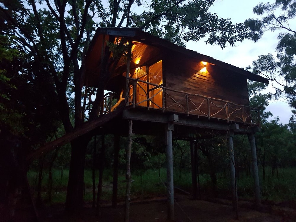 eighth wonder resort