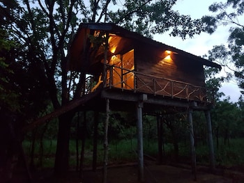 eighth wonder resort