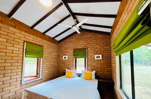 funky leopard safari lodge bordering yala national park hostel