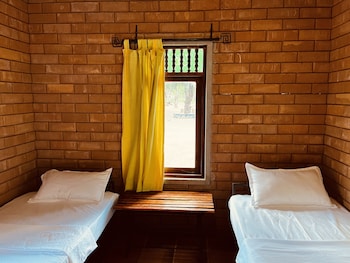funky leopard safari lodge bordering yala national park hostel