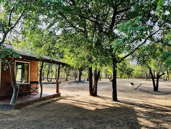 funky leopard safari lodge bordering yala national park hostel