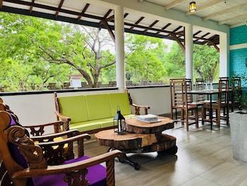 funky leopard safari lodge bordering yala national park hostel