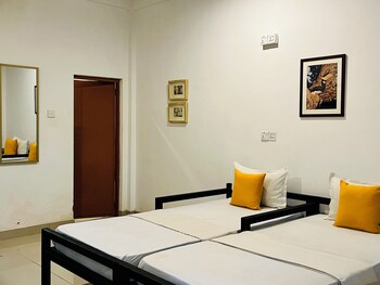 funky leopard safari lodge bordering yala national park hostel