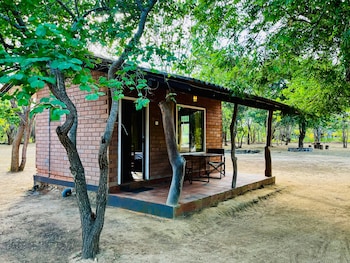 funky leopard safari lodge bordering yala national park hostel