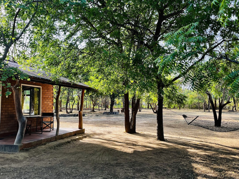 funky leopard safari lodge bordering yala national park hostel
