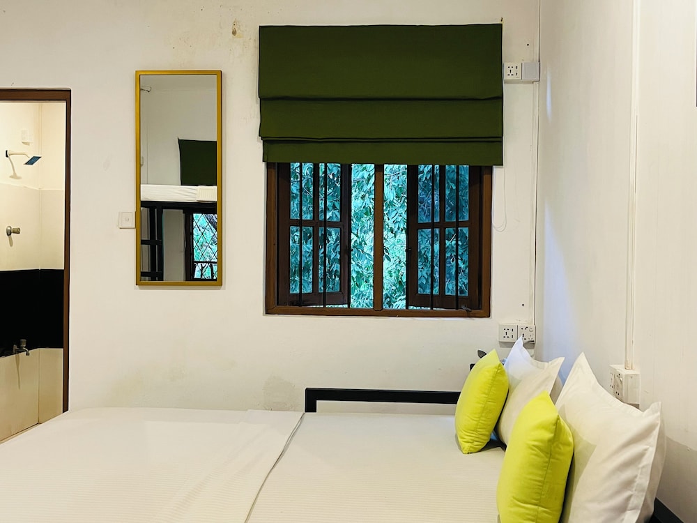 funky leopard safari lodge bordering yala national park hostel
