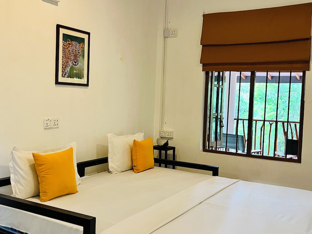 funky leopard safari lodge bordering yala national park hostel