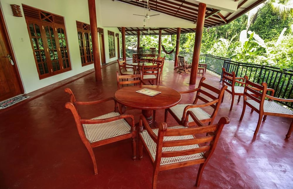 la safari inn tissamaharama