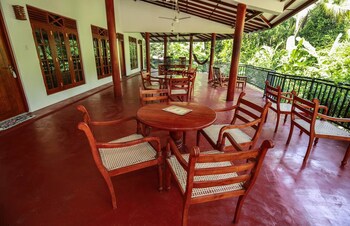 la safari inn tissamaharama