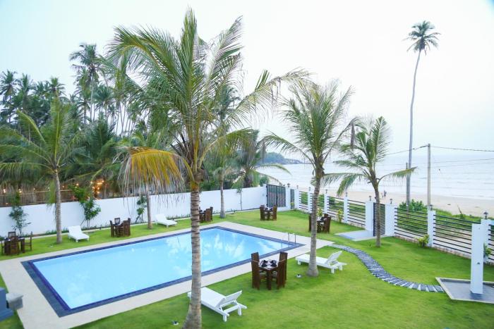 crystal resort dickwella