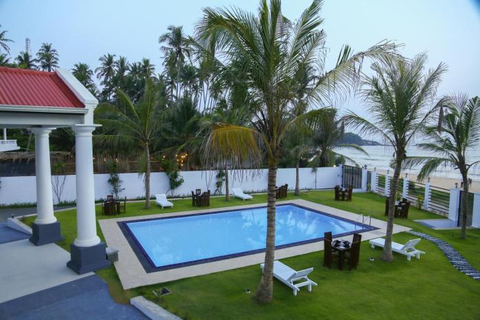 crystal resort dickwella