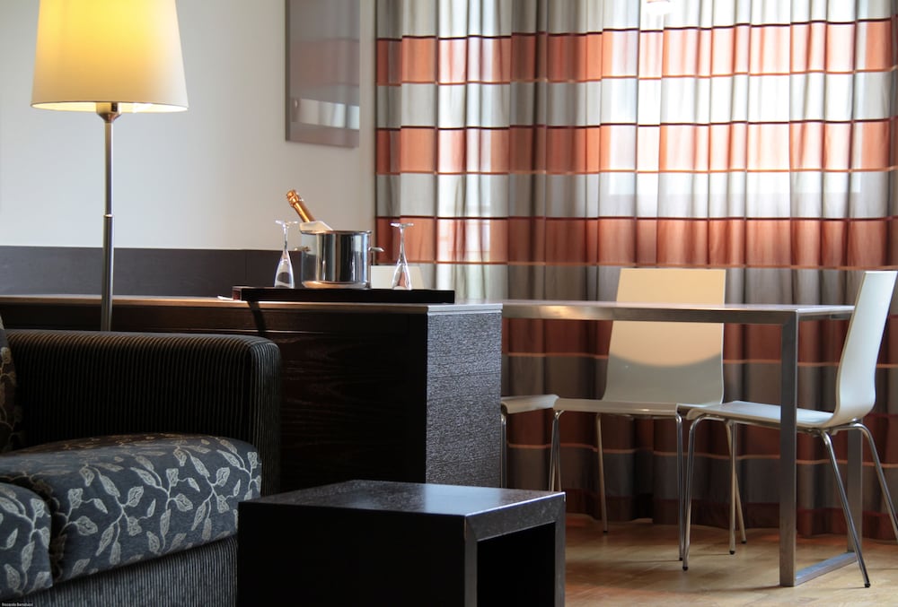 wall art hotel