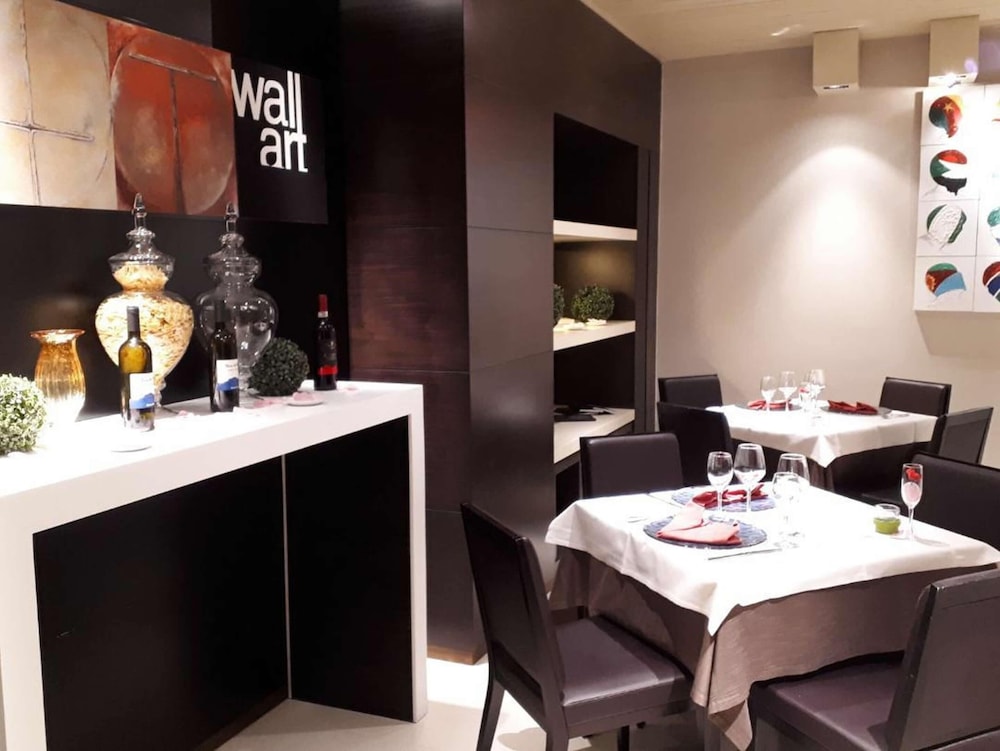 wall art hotel