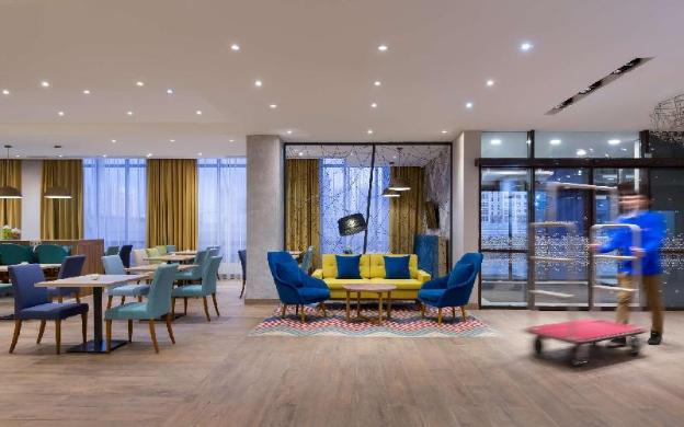 hampton by hilton astana triumphal arch