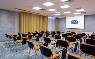 hampton by hilton astana triumphal arch