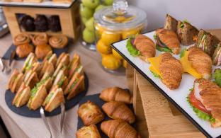 hampton by hilton astana triumphal arch