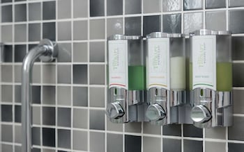 hampton by hilton astana triumphal arch