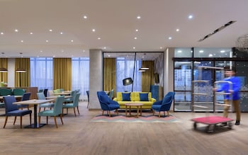 hampton by hilton astana triumphal arch