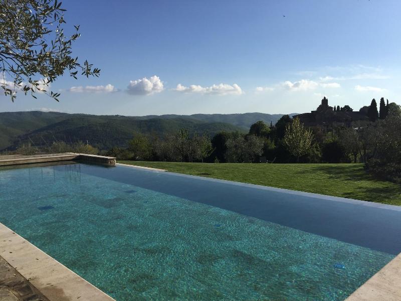 Villa Le Barone,Near Il Molino Di Grace Winery,4 star