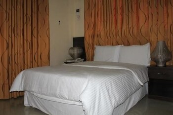 tyndale residence ltd